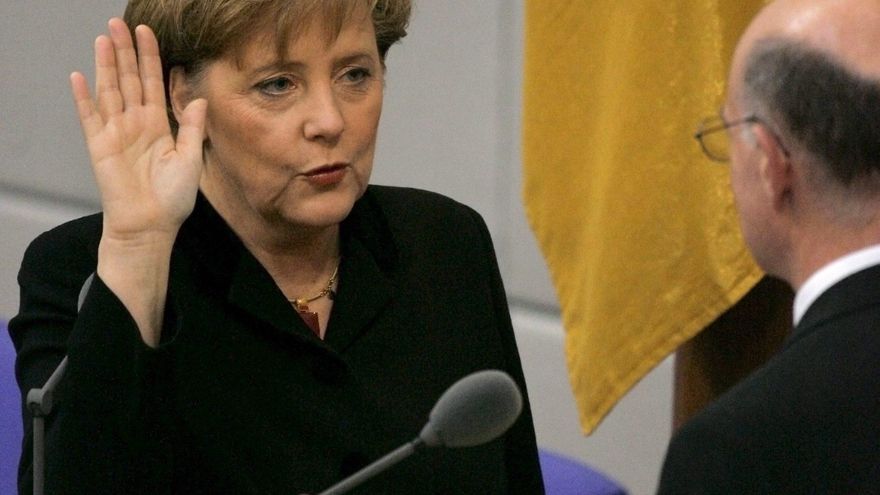 Merkel, 15 años después de su primer, y doble, hito histórico