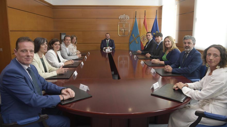 El nuevo gobierno de coalición progresista de Asturias inicia su andadura con seis caras nuevas y más peso político