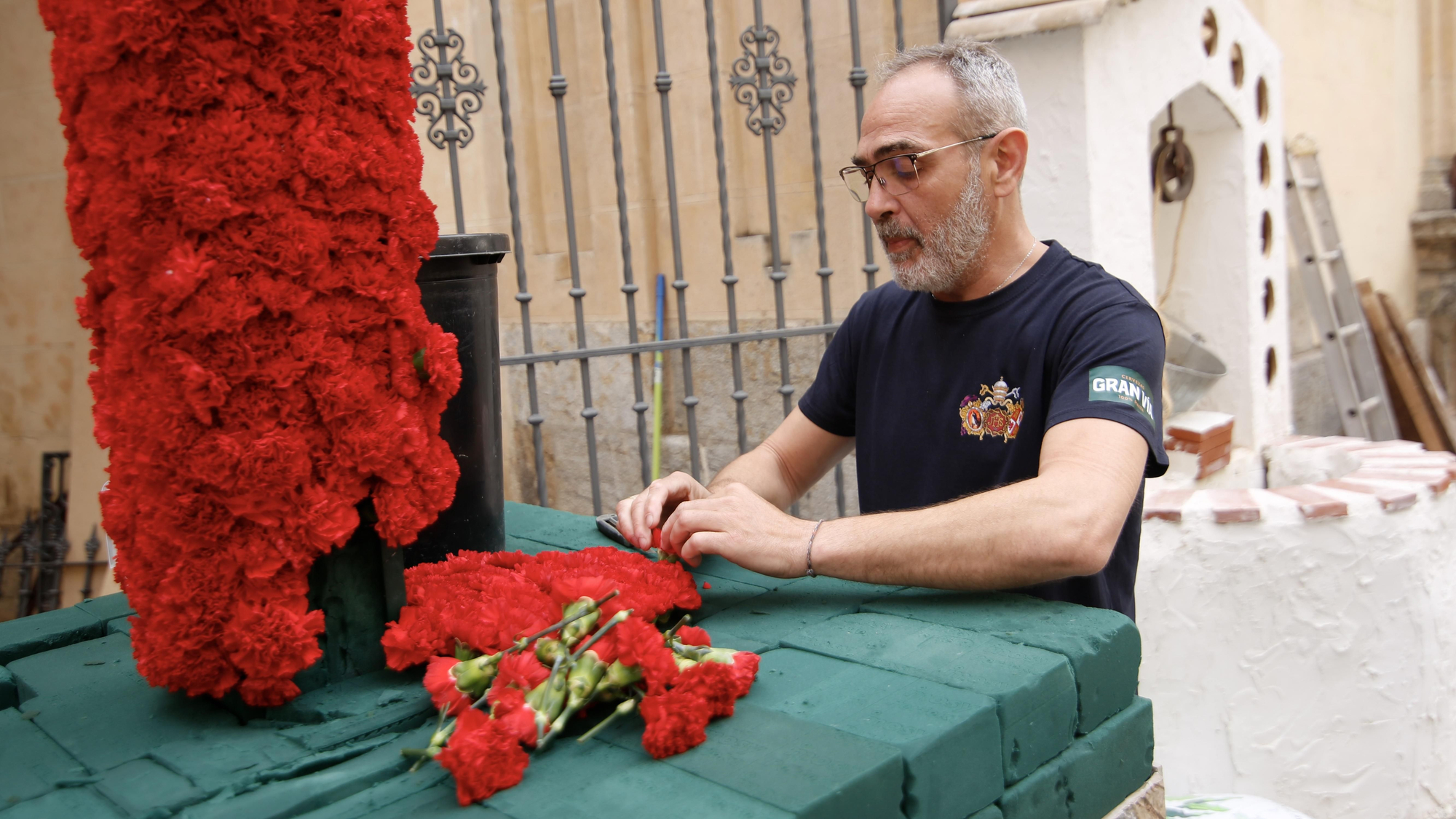 Montaje de cruces de mayo