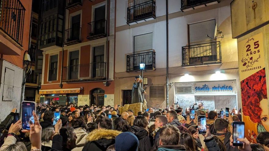 Genarín obra un nuevo milagro y evita la lluvia para que miles de devotos le rindan homenaje