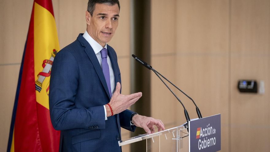 El presidente del Gobierno, Pedro Sánchez, visita el centro de atención telefónica y telemática del Instituto Nacional de la Seguridad Social, a 29 de mayo de 2025, en Leganés (Madrid). Sánchez ha visitado el centro con motivo del quinto aniversario de la