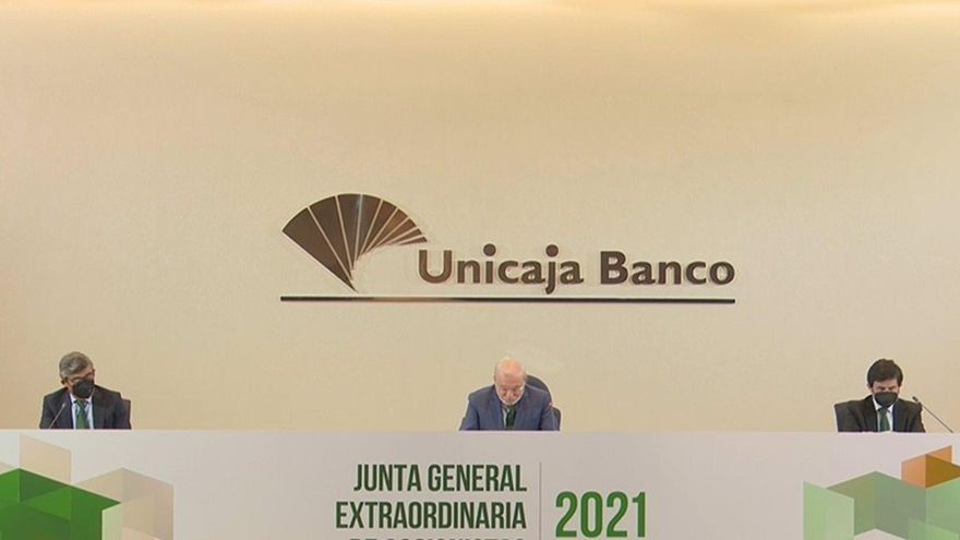 Los accionistas de Unicaja Banco y Liberbank dan 'luz verde' a su fusión