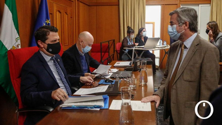 El alcalde anuncia que el Ayuntamiento se personará en la causa judicial sobre los contratos en Infraestructuras