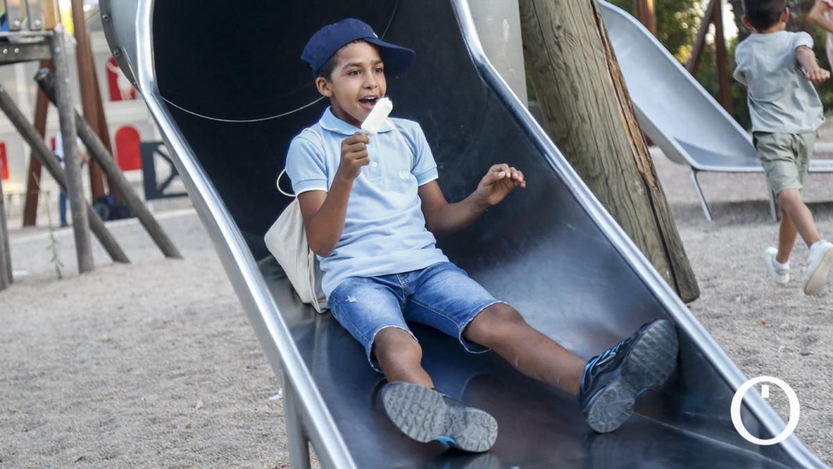 Niños saharauis del programa 'Vacaciones en paz' visitan la Ciudad de los Niños.
