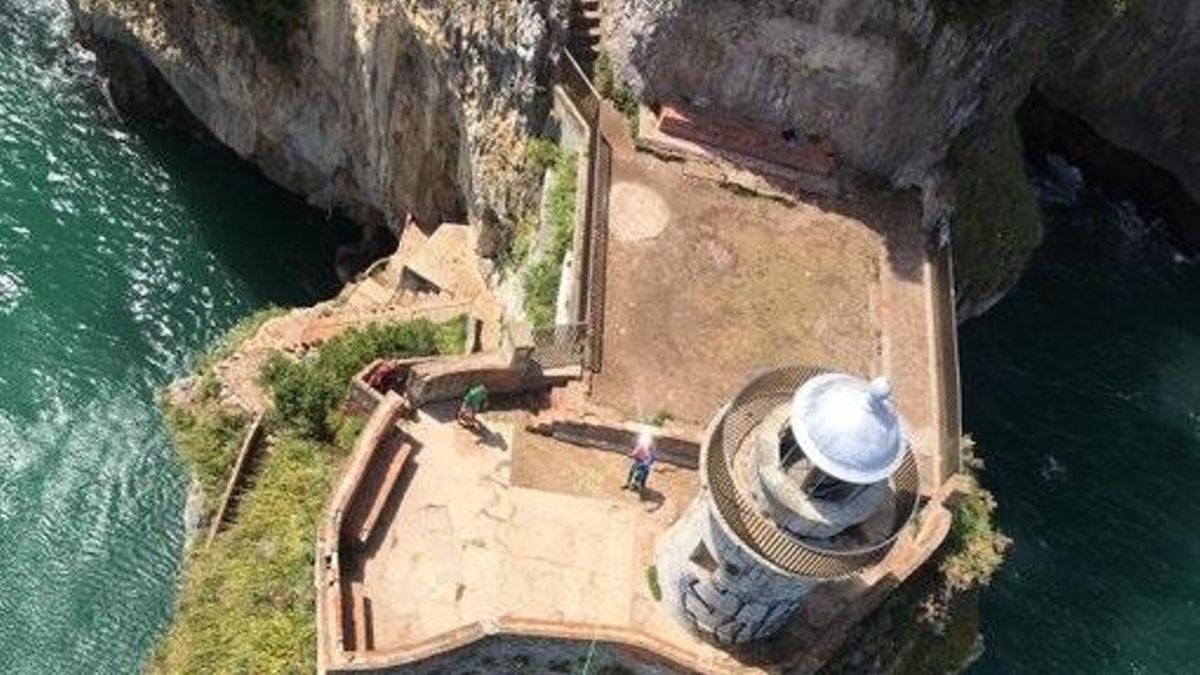 Faro del Caballo en Santoña.