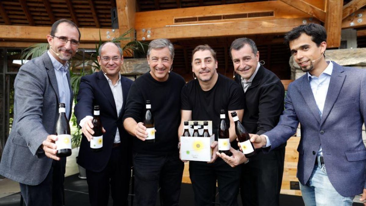 De izquierda a derecha: David Marquès, Jaume Alemany, Joan, Jordi y Josep Roca y Bernat Guixé.