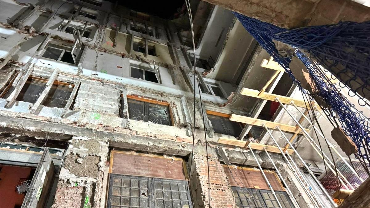 Interior del edificio en la calle Hileras después del derrumbe 