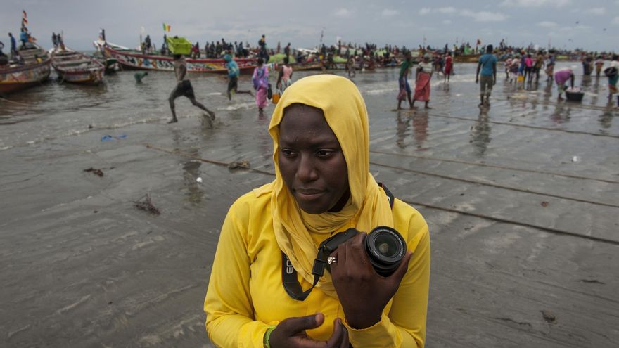 Los periodistas Xavier Aldekoa y Alfons Rodríguez muestran en Casa África su exposición 'Indestructibles' sobre la generación africana del futuro