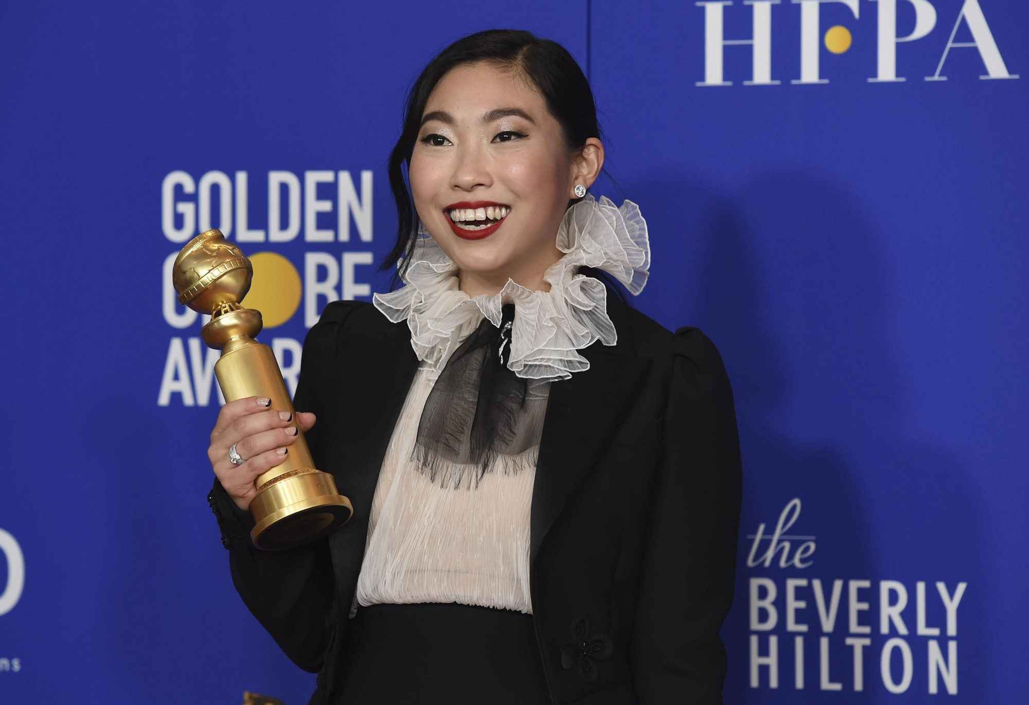 Awkwafina en los Globos de Oro 2020, en imágenes