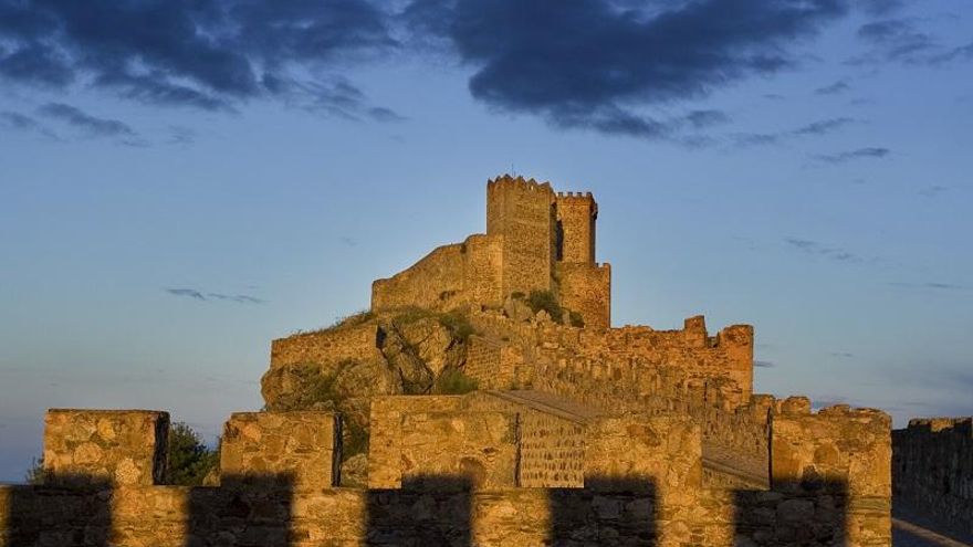 20 años sin mantenimiento ni uso ponen en peligro el castillo de Alburquerque