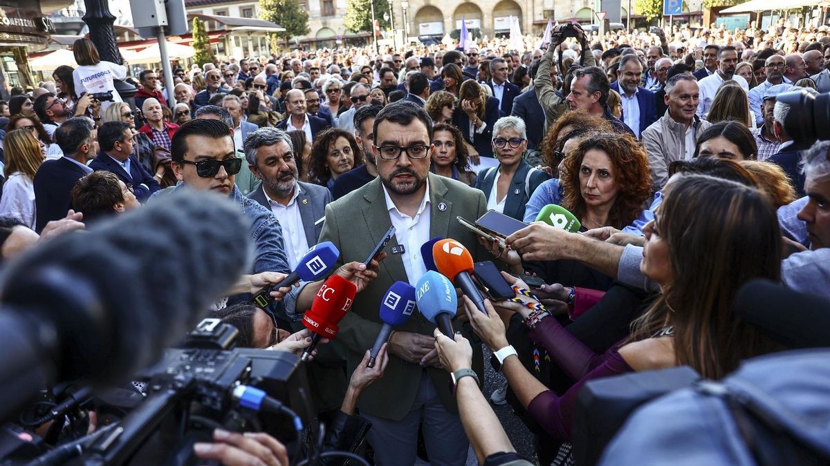 Miles de personas claman en Oviedo contra el peaje del Huerna el día después de que Transportes descarte suprimirlo