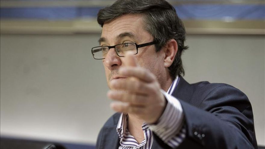 IU acusa al PP de dar un "golpe institucional" en el Congreso