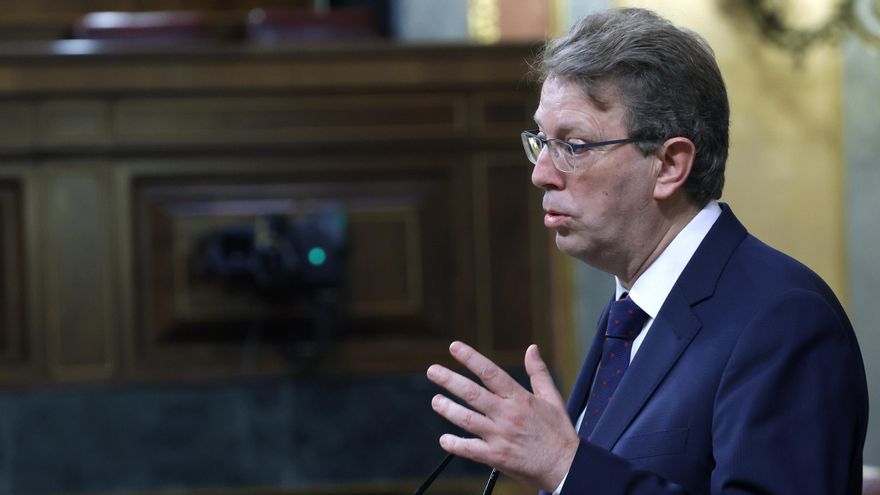El portavoz del PDeCAT, Ferrán Bel, interviene en el  pleno del Congreso de los Diputados, este jueves. EFE/ Zipi