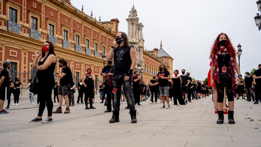El movimiento Alerta Roja, del mundo de espectáculo y eventos, se ha movilizado en Sevilla.