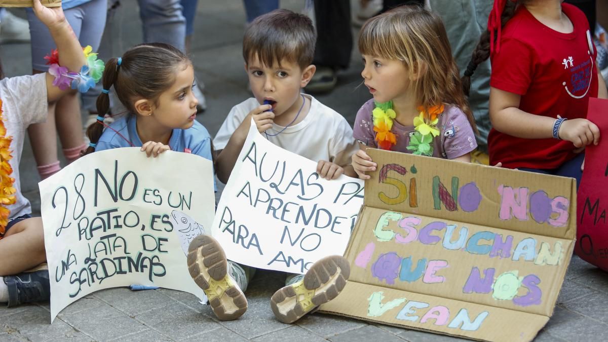 "Más recursos, mejor educación": una multitud se concentra en defensa de la enseñanza pública cordobesa