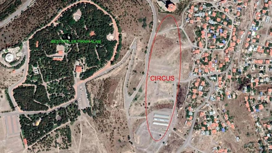 Descubren un hipódromo romano bajo un antiguo vertedero en Turquía