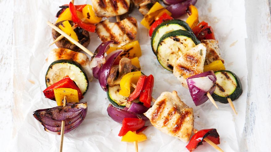 Pinchos de pollo y verduras a la plancha