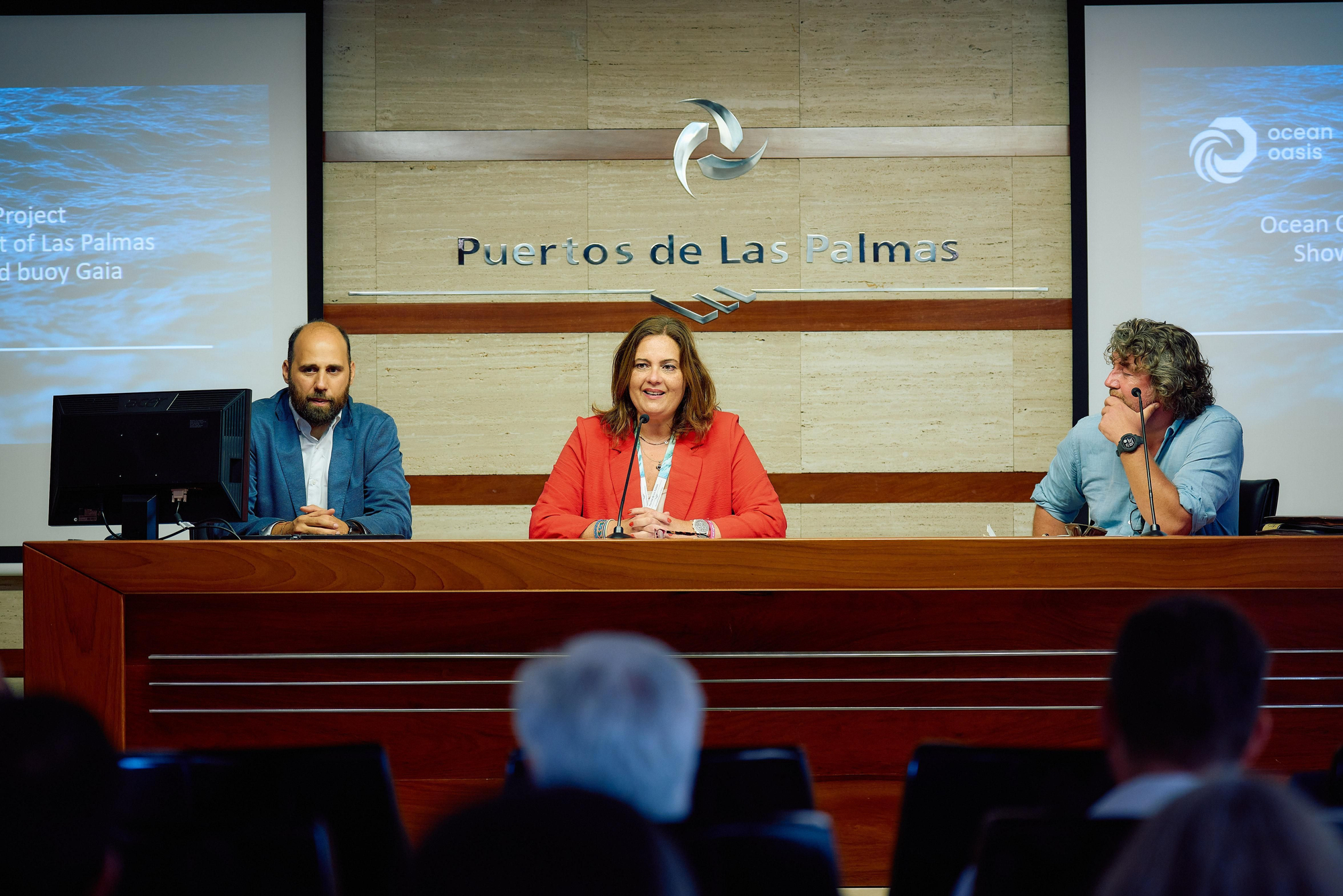 Presentación de los avances del proyecto 'ReWater', que lidera Ocean Oasis, ante la presidenta de la Autoridad Portuaria de Las Palmas, Beatriz Calzada, y de los directivos de la empresa encargada Sebastián Feimblatt y Thomas Johannessen.