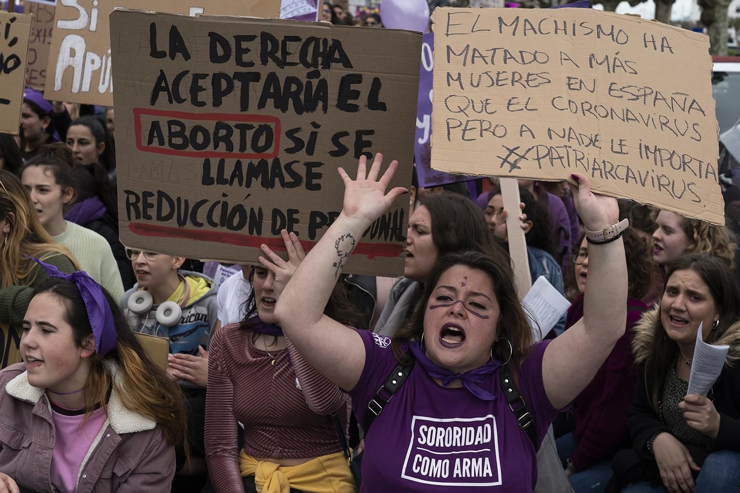 Manifestación feminista por el 8M en Santander. | JOAQUÍN GÓMEZ SASTRE