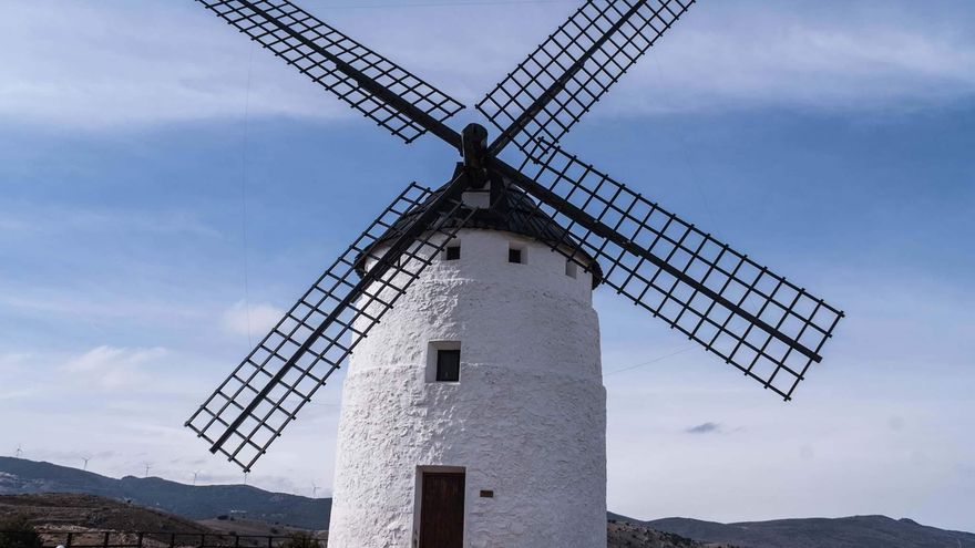 El molino de viento de Ojos Negros, un vivo ejemplo del patrimonio industrial de la Comarca del Jiloca