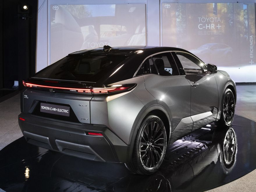El modelo guarda parecido con el C-HR, pero es un coche prácticamente nuevo.