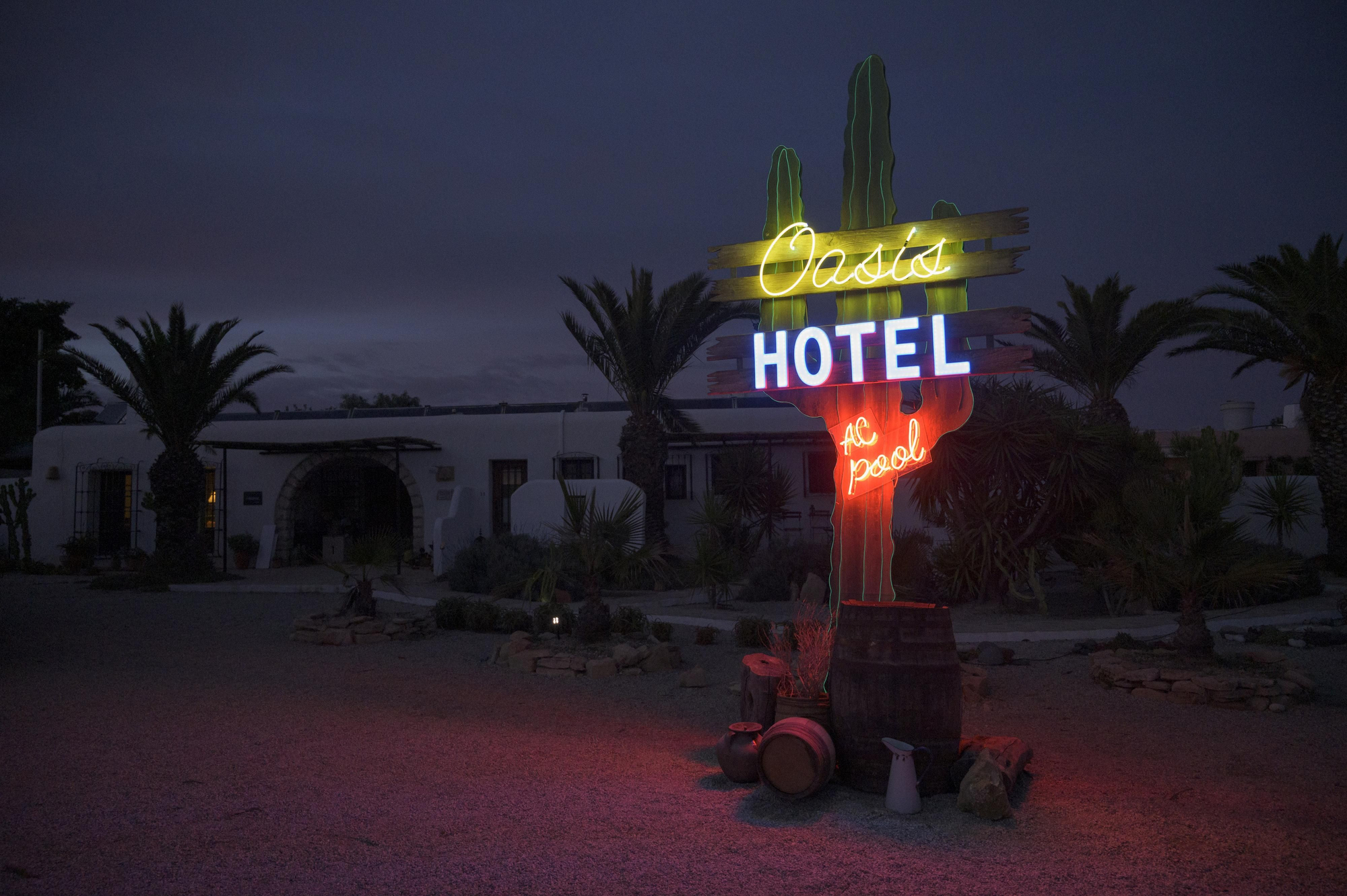 'Vis a vis' comparte nuevas imágenes de 'El Oasis', que continúa su rodaje en Almería