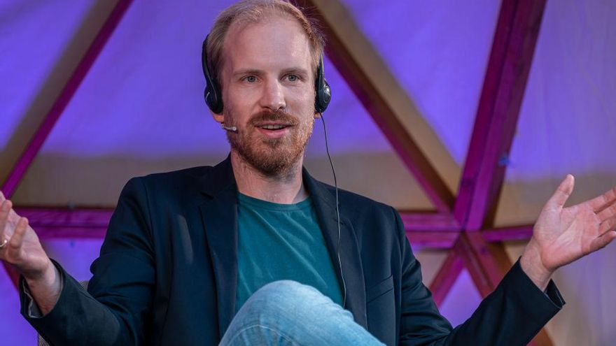 El historiador Rutger Bregman denuncia que la BBC le ha "censurado" una frase crítica sobre Trump