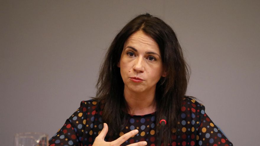 La secretaria de Estado de Sanidad, Silvia Calzón, y el director del Centro de Coordinación de Alertas y Emergencias Sanitarias (CCAES), Fernando Simón (no aparece en imagen), ofrecen una rueda de prensa para informar de los últimos datos de la pandemia de la COVID-19, este lunes en el Ministerio de Sanidad, en Madrid. EFE/ Javier López