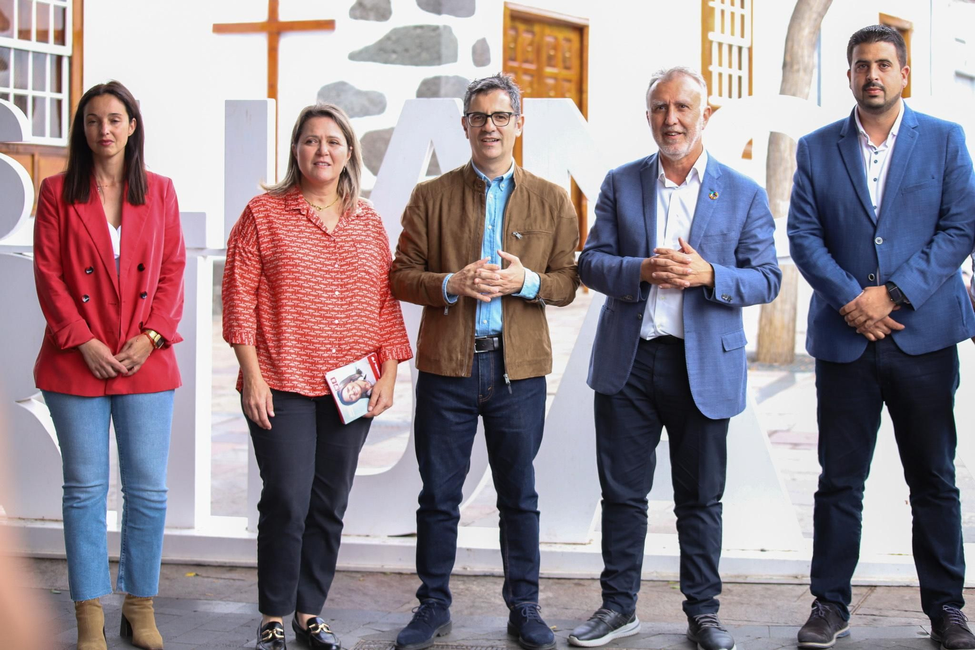 Félix Bolaños en su visita a Los Llanos de Aridane. EFE