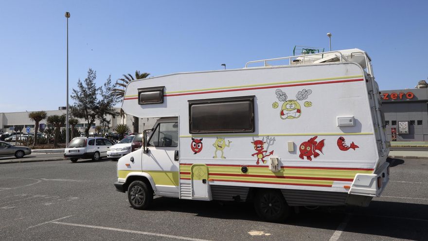 Autocaravanistas en La Mareta (Telde).