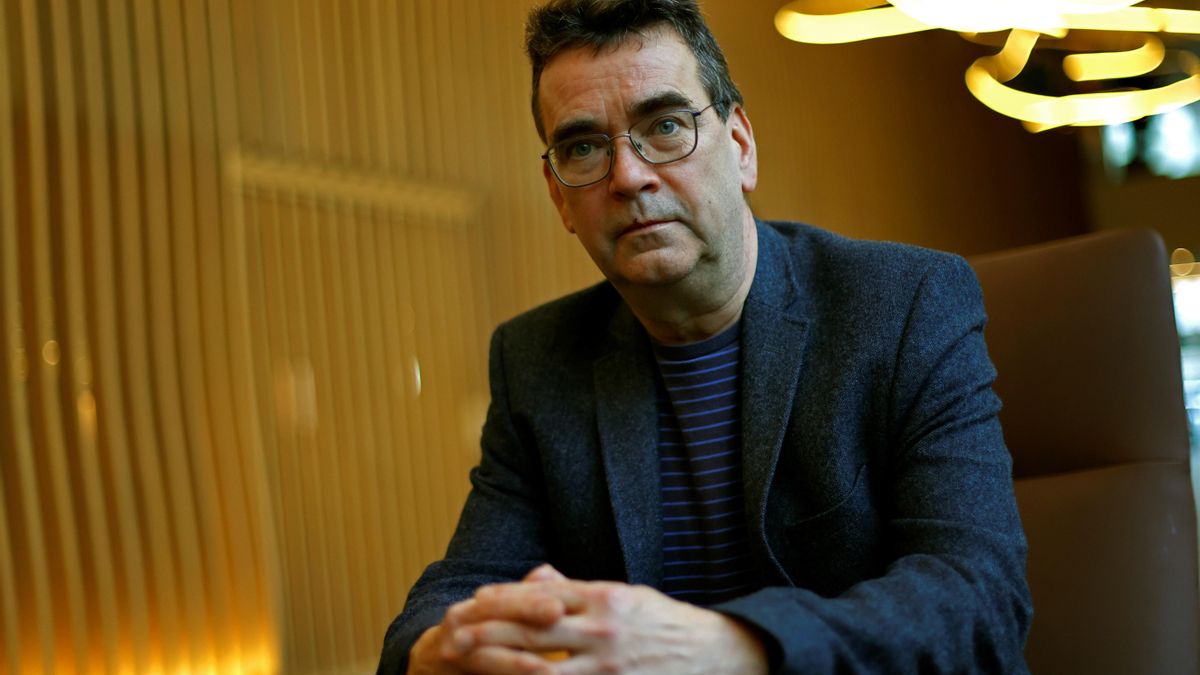 Mick Herron, padre de la saga 'Slow Horses', gana el premio Pepe Carvalho de novela negra