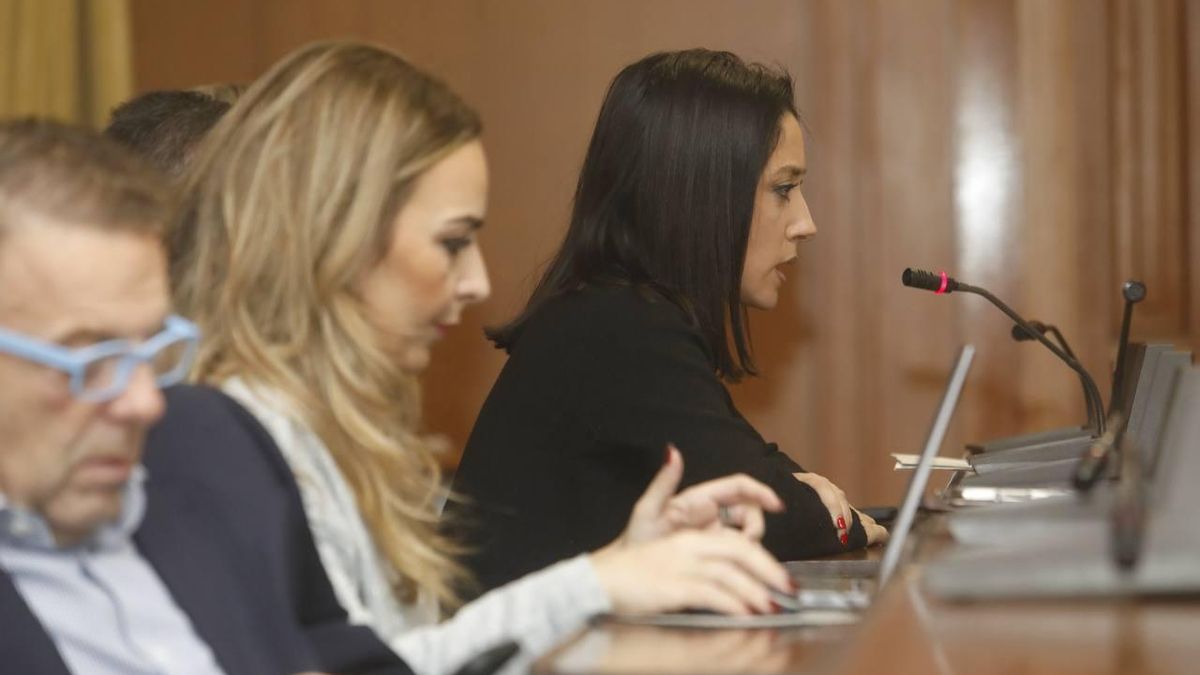 La concejala de Recursos Humanos, Cintia Bustos