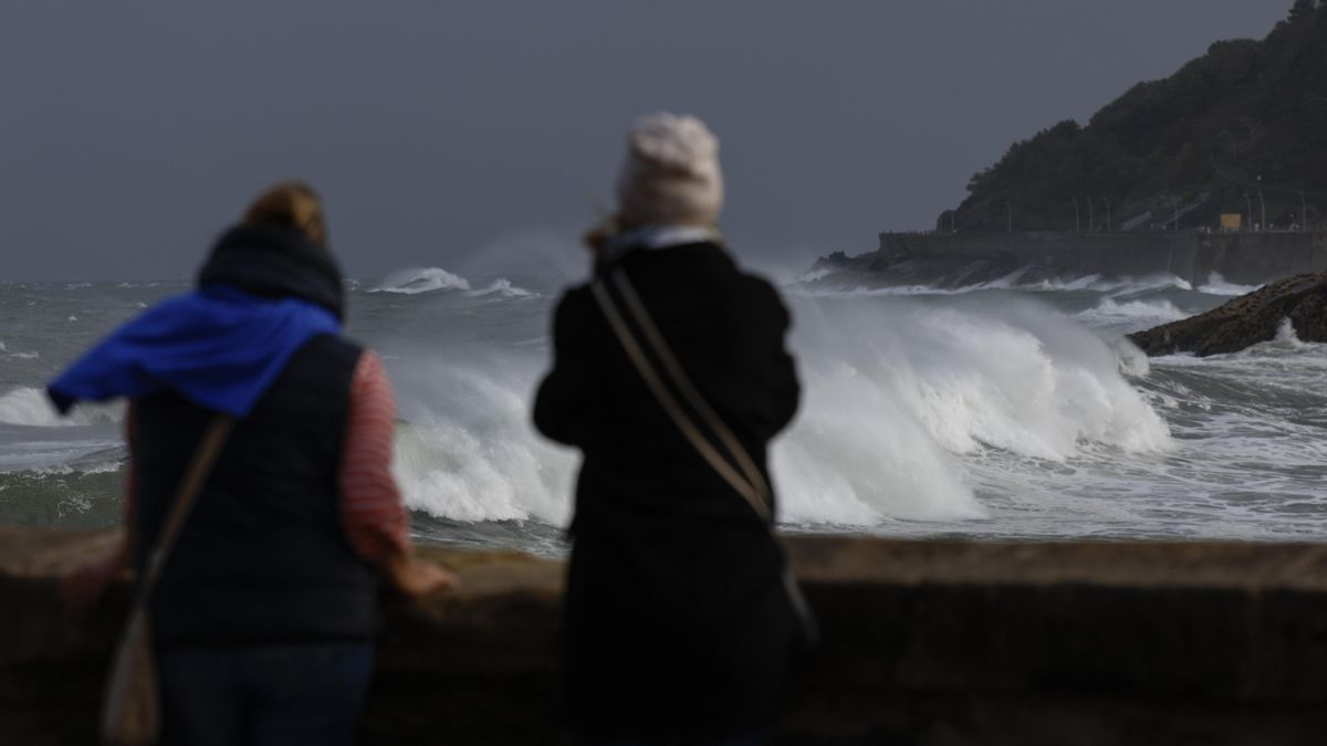 La Aemet prevé un viernes de mucho viento, nieve en Pirineos y lluvias en Galicia
