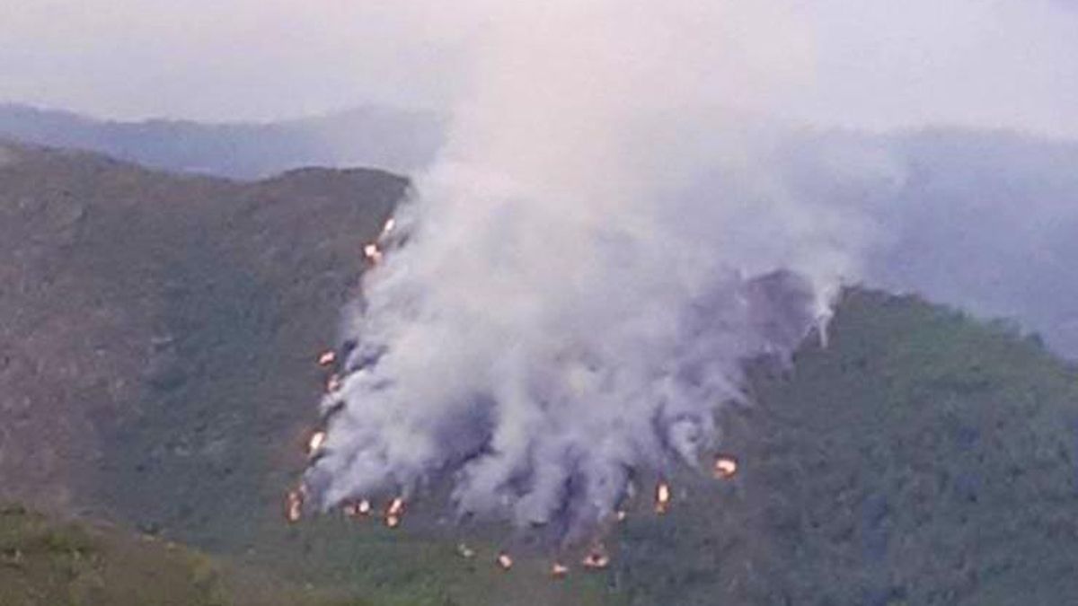 Extremadura pide al Gobierno el envío de más efectivos de la UME para combatir el incendio más grande del año en la región