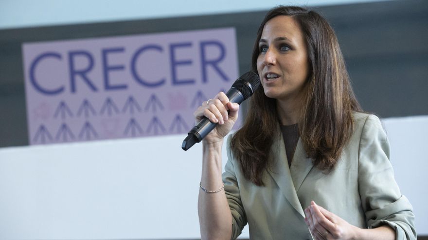 La ministra de Derechos Sociales y Agenda 2030, Ione Belarra, participa en un acto de campaña, a 3 de junio de 2021, en Avilés, Asturias, (España). Con el lema "Crecer", Belarra es candidata a la Lista del Consejo Ciudadano Estatal.
