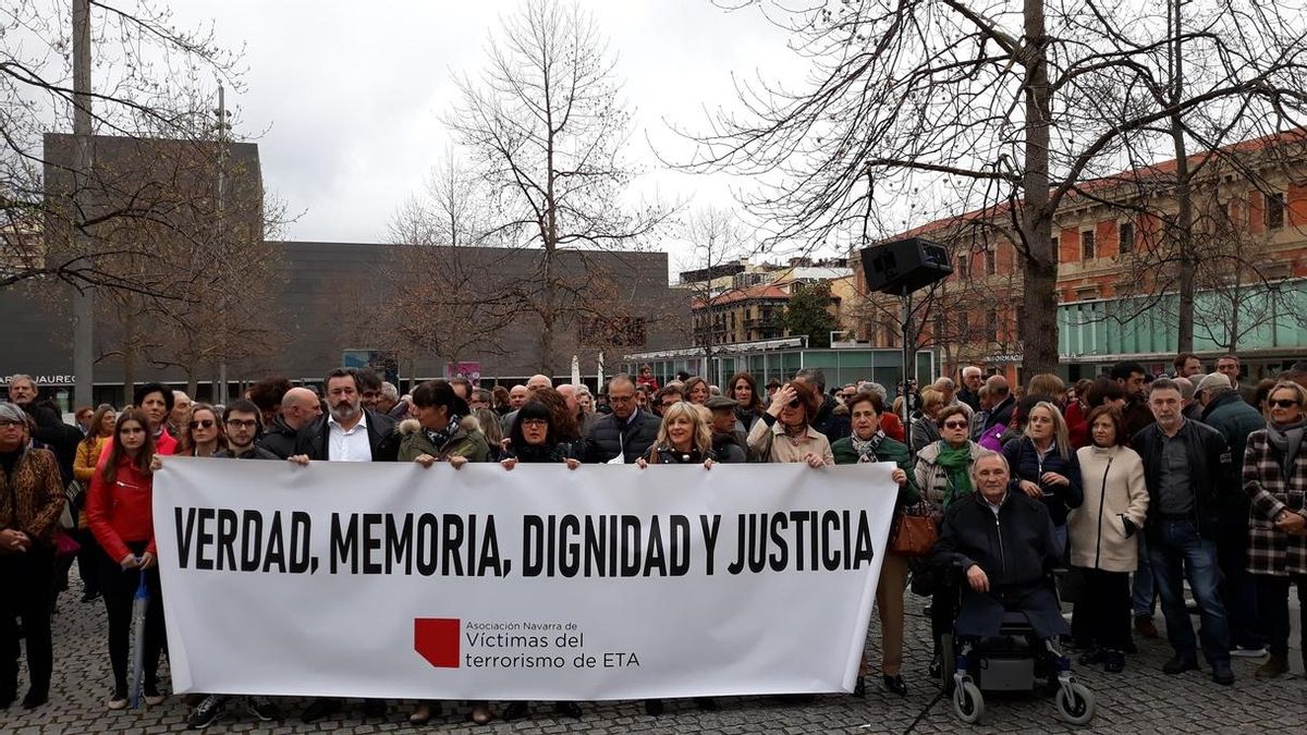 Colectivos y víctimas del terrorismo piden en Pamplona "dar pasos hacia una verdadera paz" y "un relato veraz"