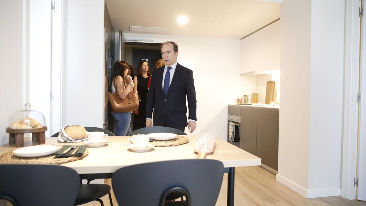 Carabante visitando el proyecto 'flex living' de Valdebebas