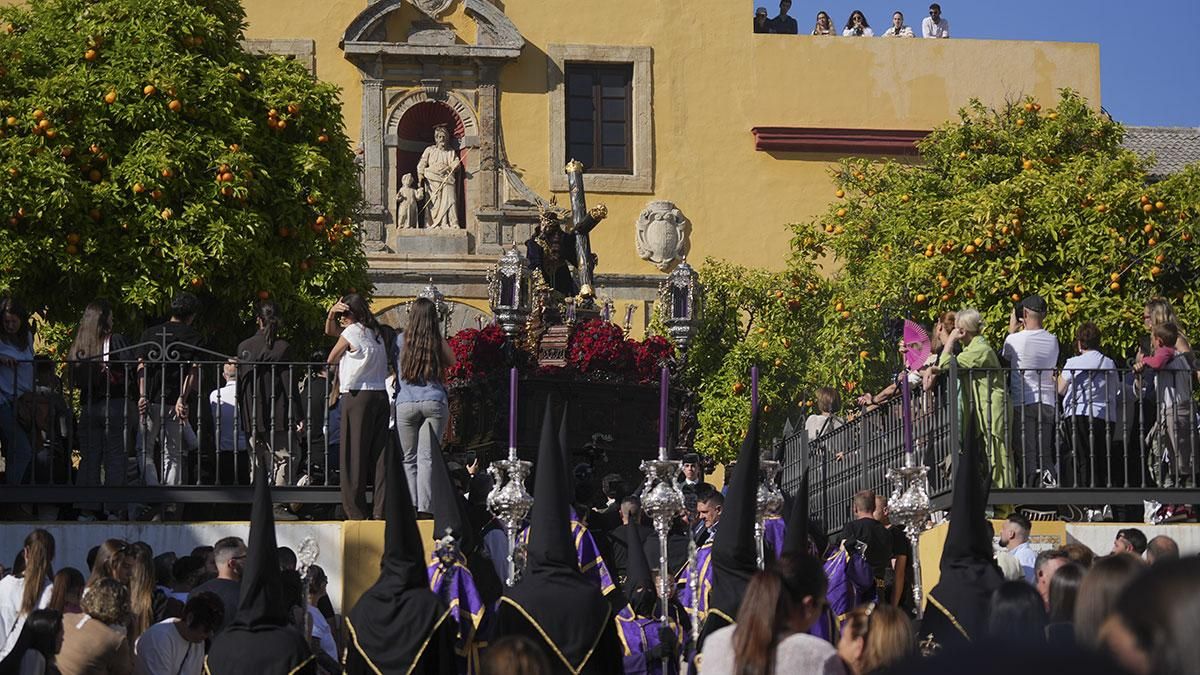 La procesión de la Hermandad del Caído, en imágenes