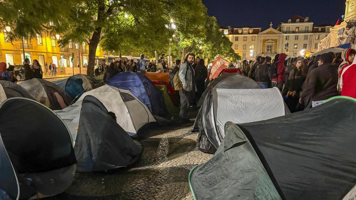 La Policía desaloja las acampadas en Lisboa y Oporto y detiene a manifestantes
