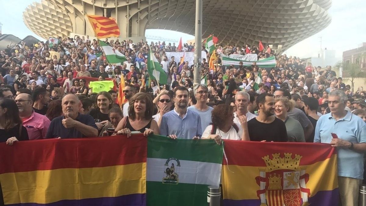 Maíllo (IU) pide la dimisión de Rajoy y advierte de que el conflicto catalán "no se puede resolver con represión"