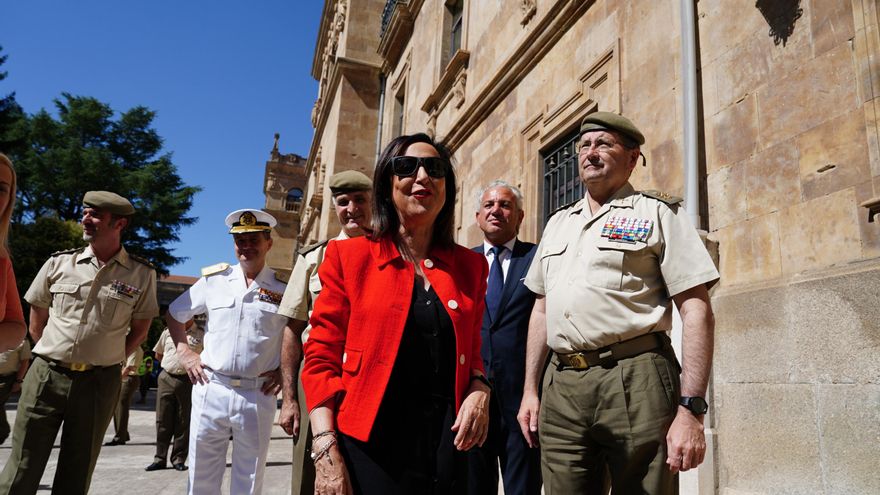 Cuartel General de Arroquia en Salamanca, la Ministra Margarita Robles impone medallas a varios soldados destinados durante la DANA en Valencia