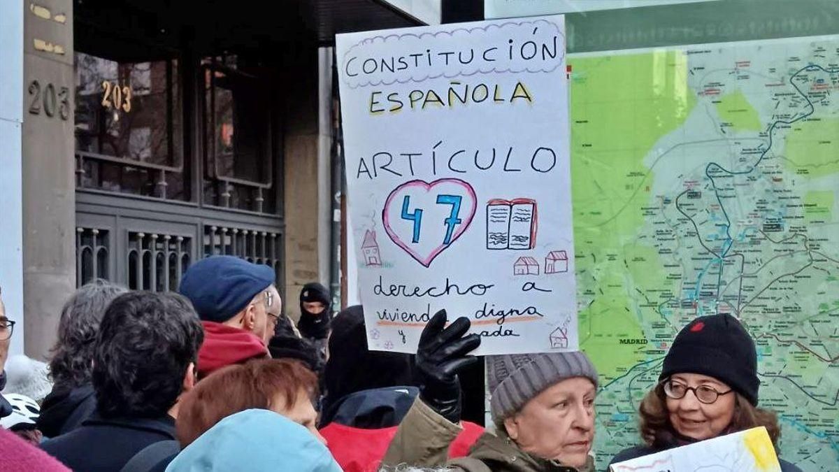 Otro desahucio con menores moviliza a los vecinos de Moratalaz, que reciben in extremis una respuesta de la ONU