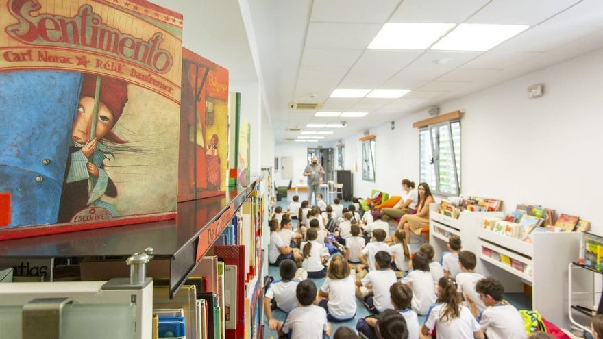 Una veintena de centros educativos de Sevilla pide más personal para convertir la biblioteca en "un espacio de barrio"