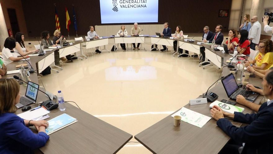 El Gobierno valenciano trata de aprovechar el desgaste de siete días de huelga para imponer su propuesta a la baja para los docentes