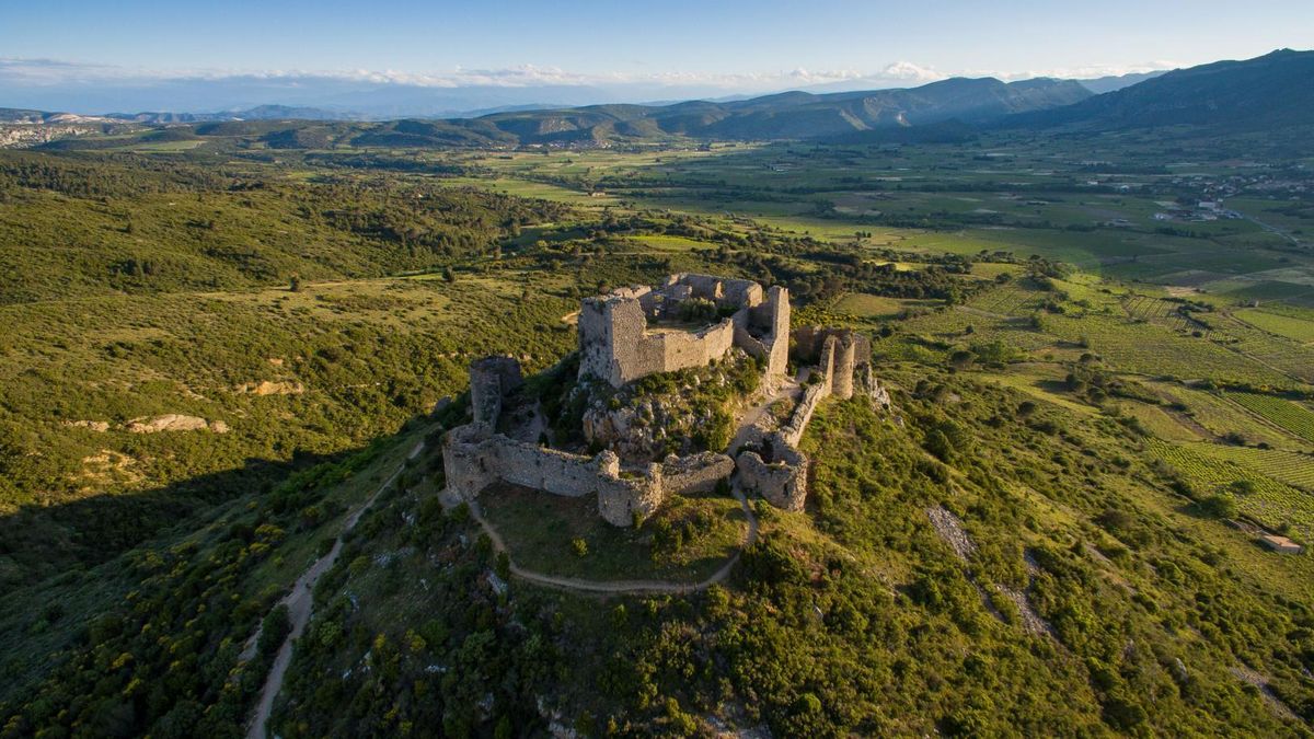 Castillo de Aguilar, en Francia.