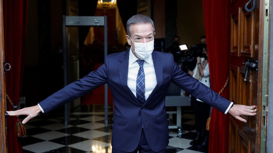 El presidente del Senado, Ander Gil, abre las puertas de la Cámara Alta para recibir a los ciudadanos este miércoles. EFE/ Mariscal