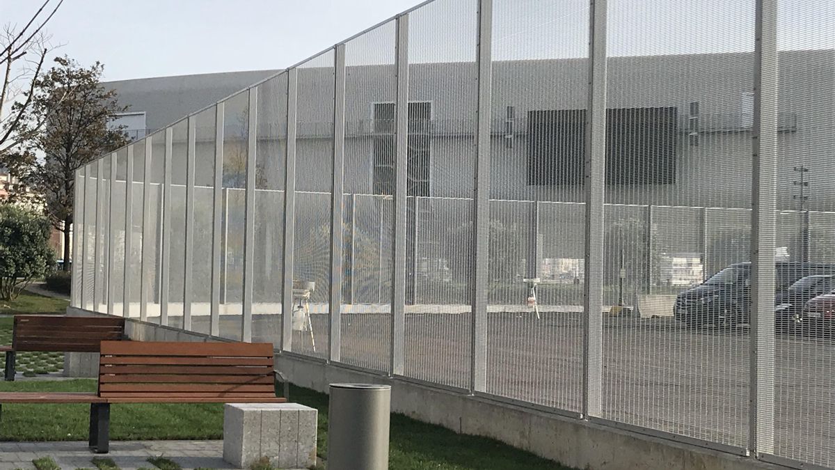 Verja de seguridad en el Puerto de Santander.