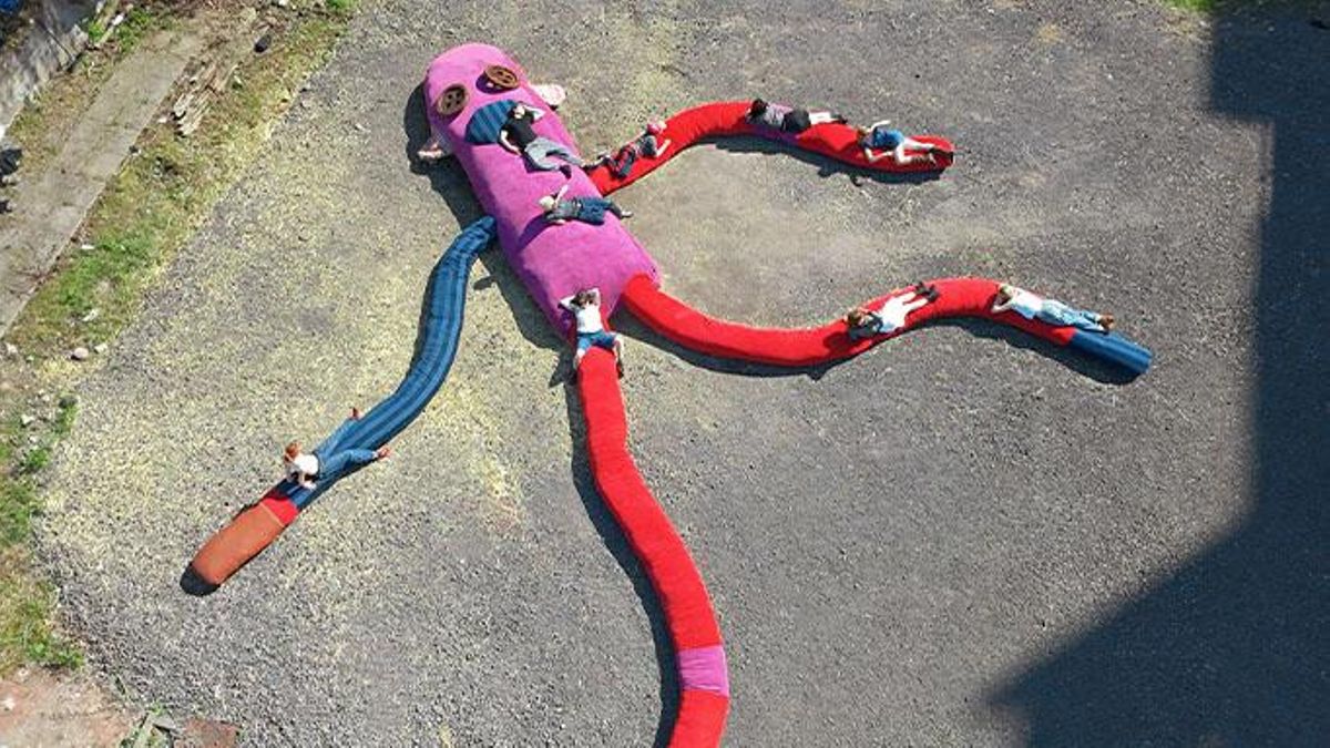 15 metros de largo: esta escultura de mono de calcetín es la más grande del mundo y ha conseguido el Récord Guinness