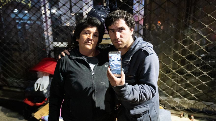 Duermen en la calle y denuncian la violencia del Gobierno porteño: “Nos sacan hasta los remedios”