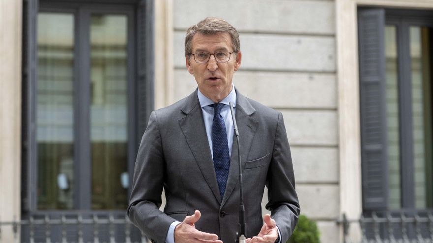 Archivo - El presidente del PP, Alberto Núñez Feijóo, ofrece declaraciones a los medios, durante el acto institucional por el Día de la Constitución, en el Congreso de los Diputados, a 6 de diciembre de 2022, en Madrid (España).